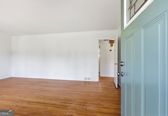 3rd image of 391 Rosedale St