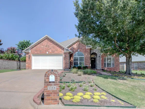 128 Mountain Valley Dr, Maumelle, AR 72113