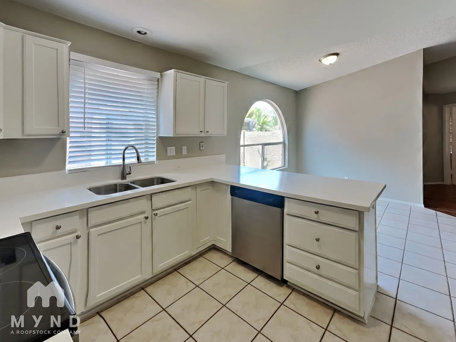 3 bed, 2.0 bath, 1288 sqft, $2,289 — Photo 3