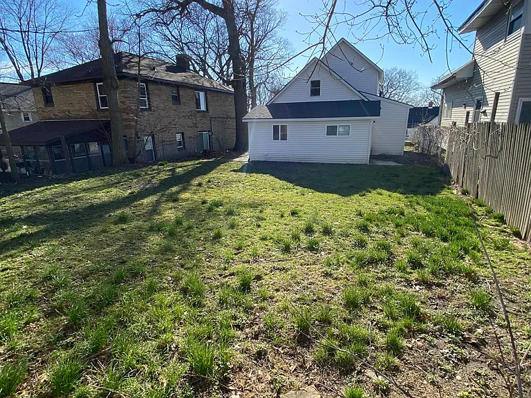 1574 Forrest Ave NE — Photo 4