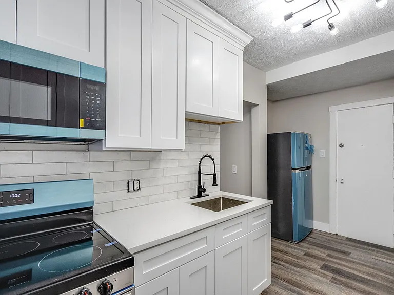 3209 Archwood Avenue 3773 West 33rd St — Photo 26