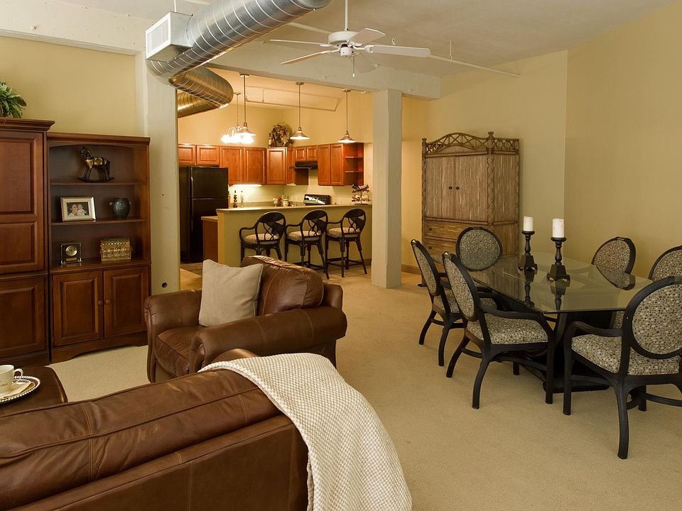 Living Room/Kitchen