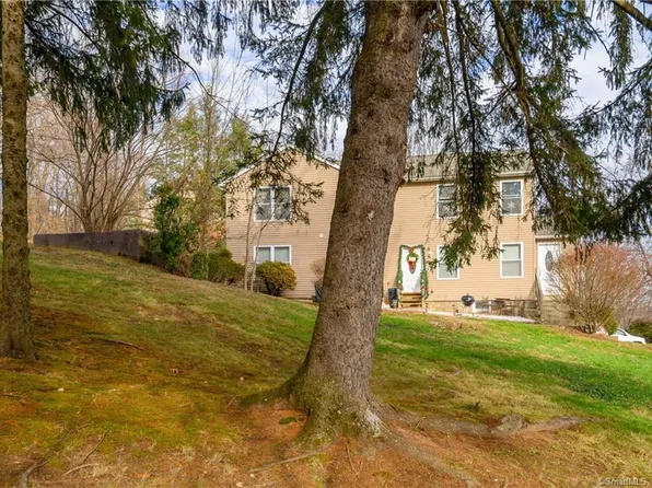 7 Hayestown Hts, Danbury, CT 06811