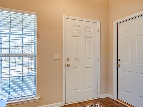 3rd image of 644 Vintage Way