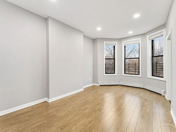 3rd image of 1391 Clinton Ave Floor 1