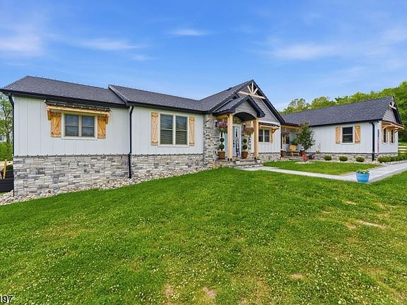 3rd image of 27 Sterling Dr