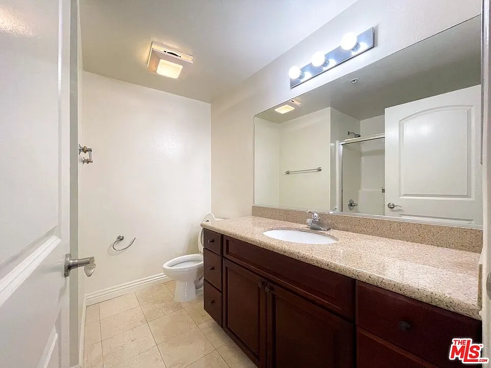 3 bed, 3.5 bath, $3,750 — Photo 4