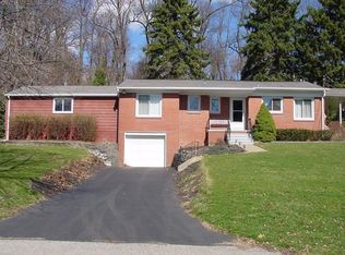 106 Crestview Dr, Coraopolis, PA 15108