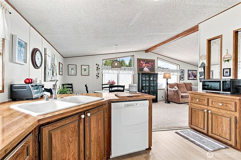 5th image of 802 Cottonwood Drive