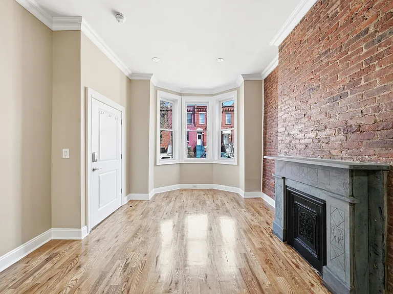 37 Astoria Pl #1 — Photo 5