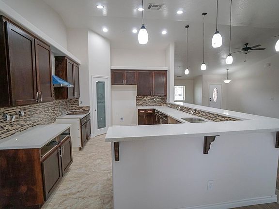 3rd image of 10560 Mesquite Rd