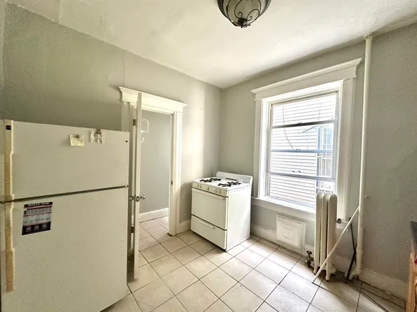 290 Summit Avenue image 4 of 6