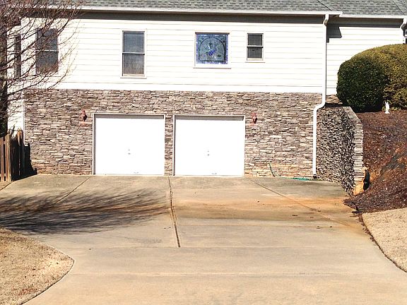 3rd image of 609 Devon Brooke Dr