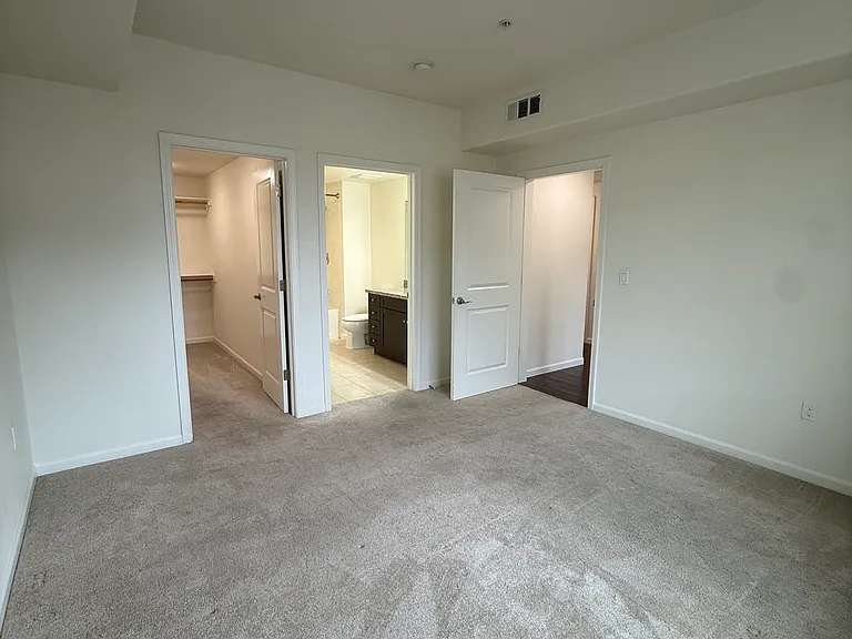 Diamond Creek Condominiums/ Apartments — Photo 42