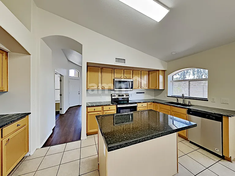 10262 W Patrick Ln — Photo 4