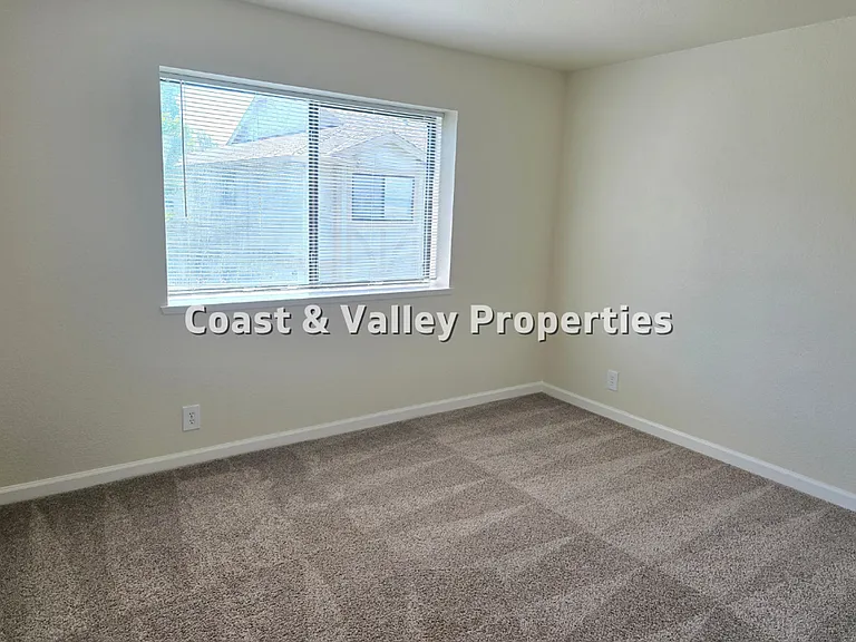 776-780 Nacional Ct — Photo 7