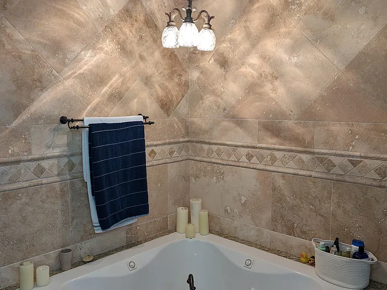 Master Bath. Jacuzzi tub for two