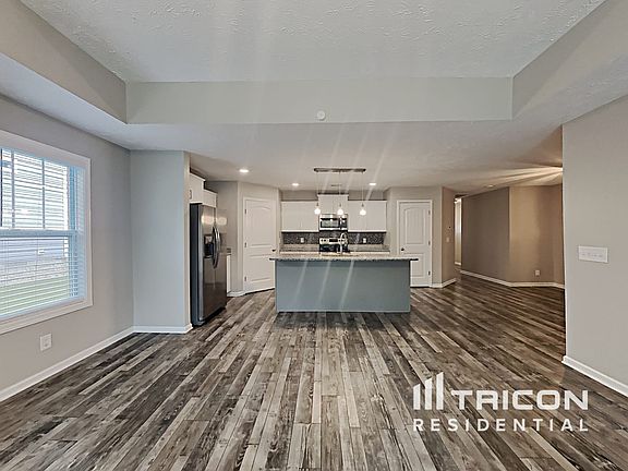 3rd image of 552 Medallion Cir