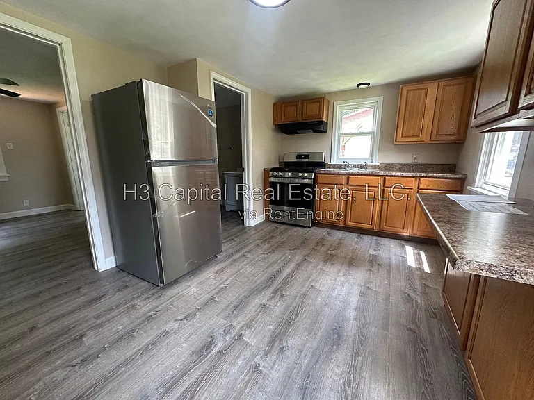 435 N 38th St — Photo 2