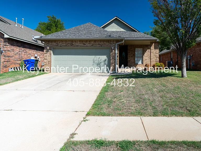1301 Cedar Creek Dr — Photo 2