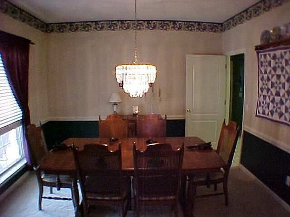 4th image of 301 W Kingswood Dr