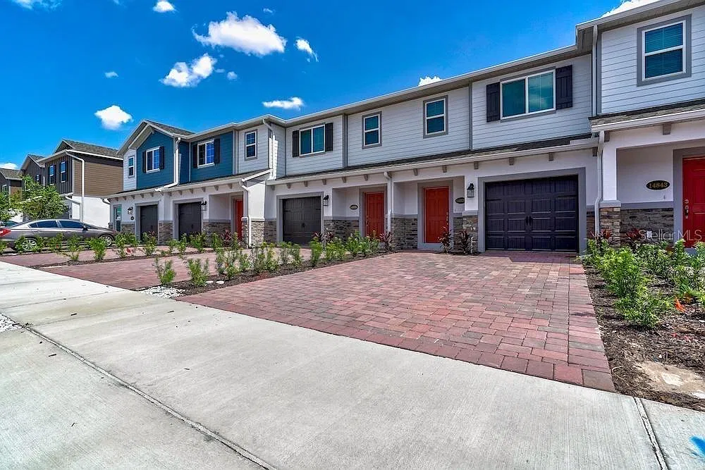 3 bed, 2.5 bath, 1484 sqft, $2,490 — Photo 2