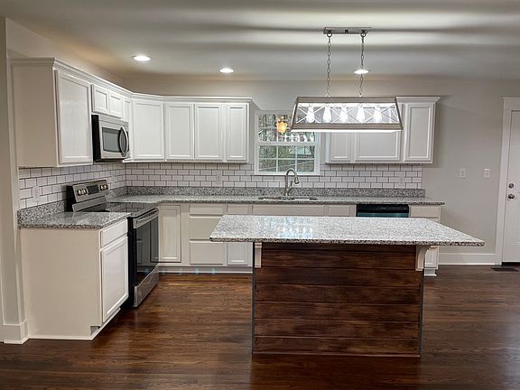 5th image of 2052 Broomfield Rd SE