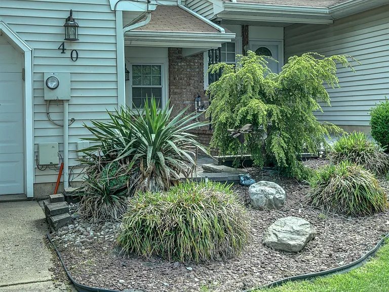 40 Staghorn Dr — Photo 3