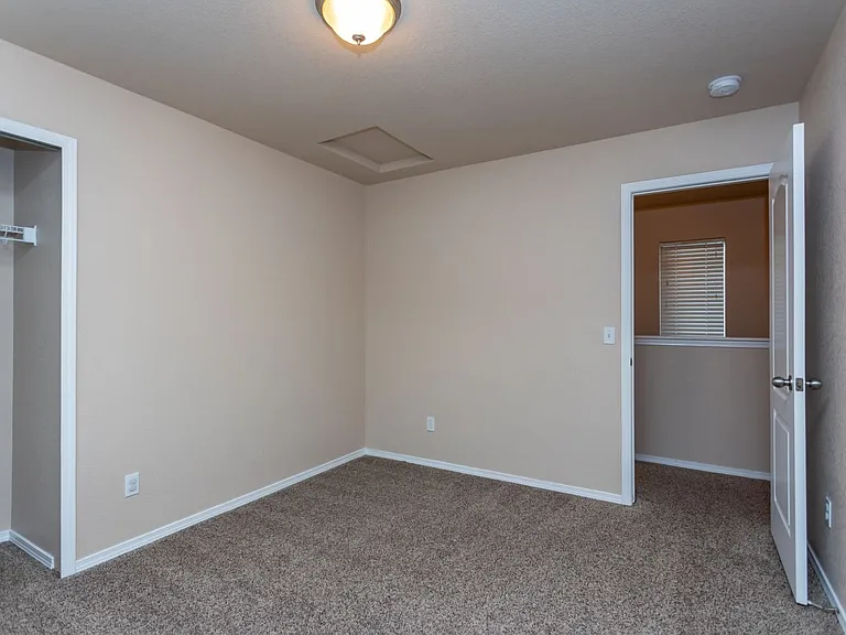 6563 Silverwind Cir — Photo 17