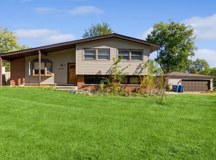 2602 Holiday Dr, Holiday Hills, IL 60051
