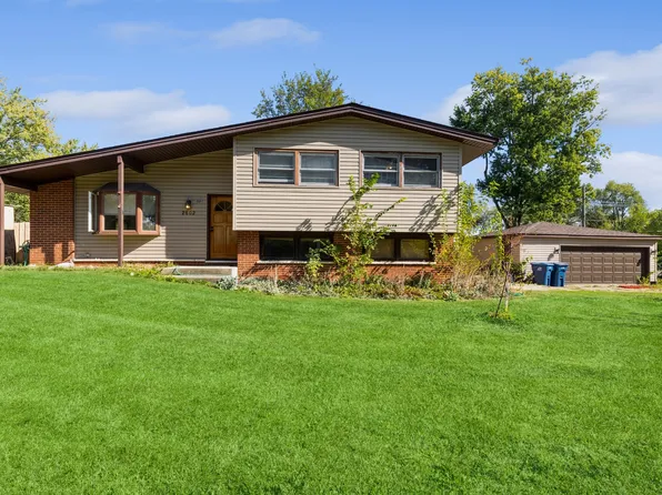2602 Holiday Dr, Holiday Hills, IL 60051