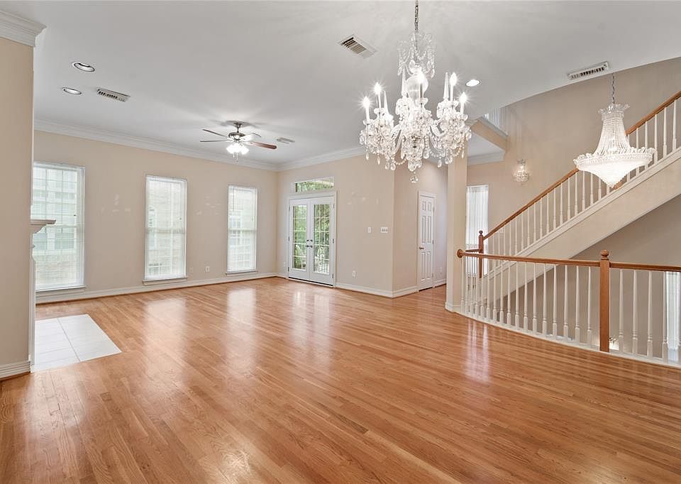 2nd image of 19 Stalynn Ln