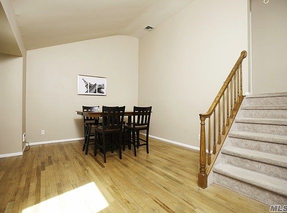 5th image of 10 Marlboro Dr