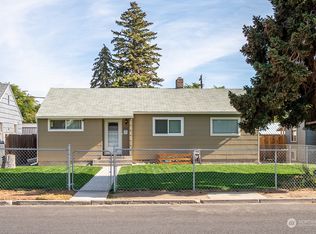 214 E St NE, Ephrata, WA 98823