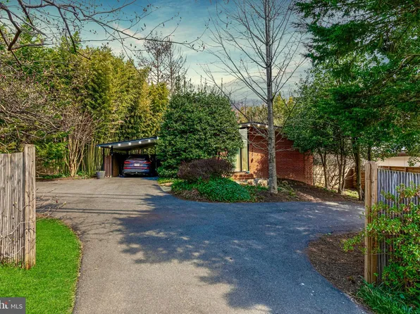 5807 Massachusetts Ave, Bethesda, MD 20816