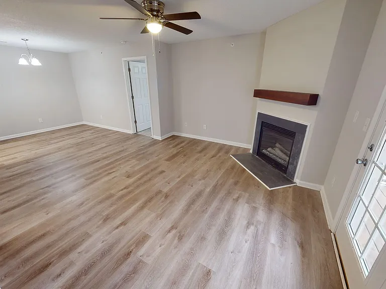 Lakeview Apartments — Photo 27