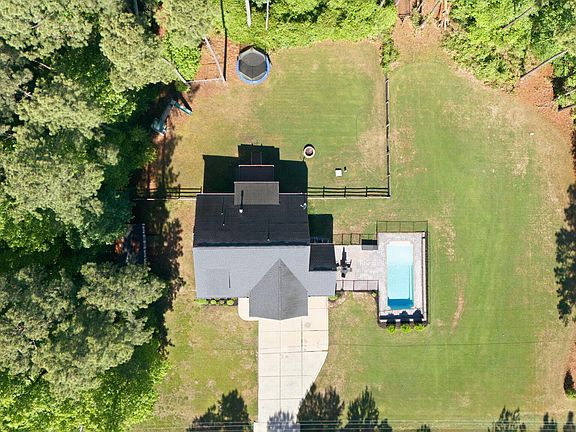4th image of 225 Dicks Hill Road