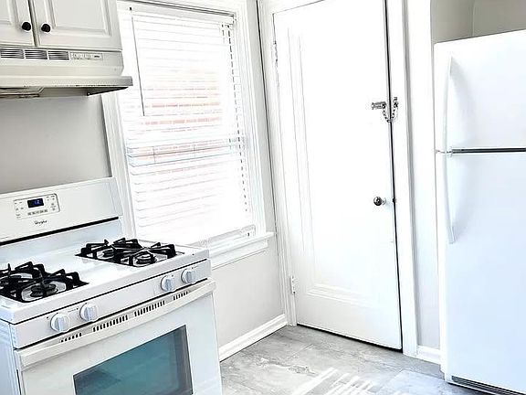 5th image of 8343 Roland Ave