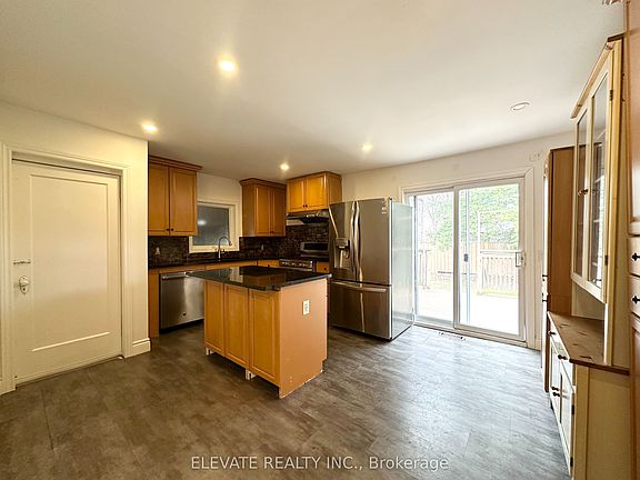 5th image of 1070 Fergus Ave