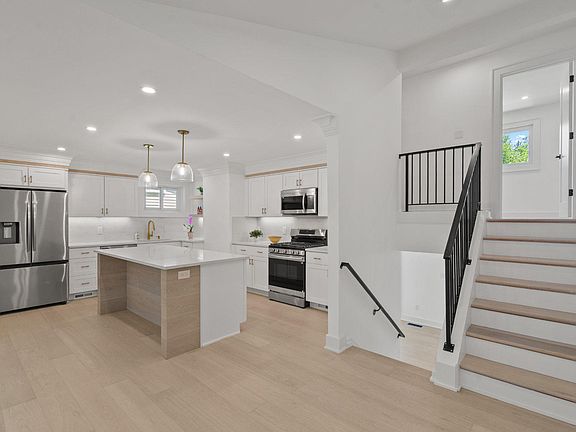 4th image of 209 Thistle Dr