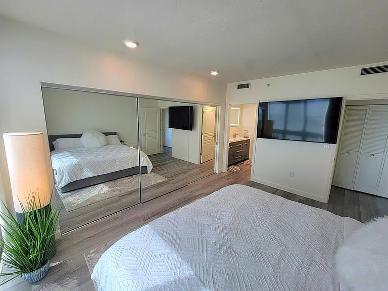 555 Front St #903 — Photo 8