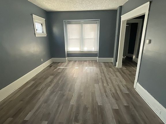 3rd image of 9419 Saint Catherine Ave