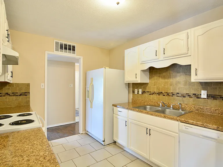 4133 Silverberry Ave — Photo 6