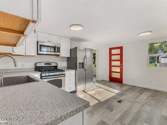 5th image of 4008 Allan Pl