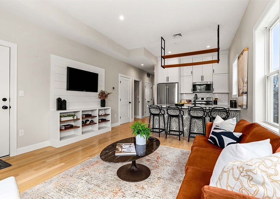 1st image of 30-32 Wentworth St #2