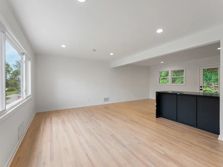 54 Park Ter N — Photo 3