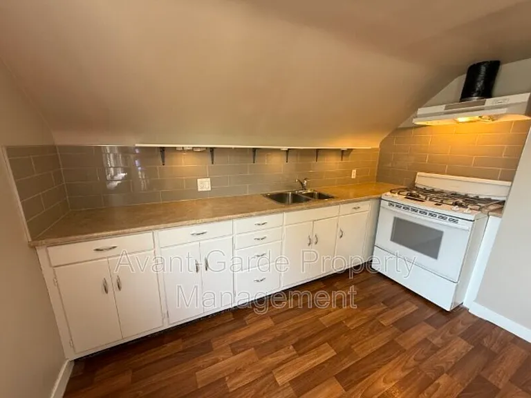 12114 102nd St NW — Photo 4
