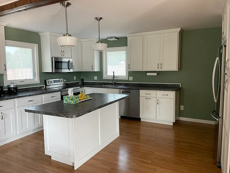 622 N Shore Dr — Photo 1