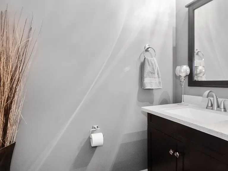 423 Vaughn Cir — Photo 10