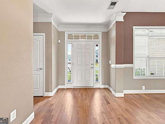 5th image of 102 Colonial Cir NW